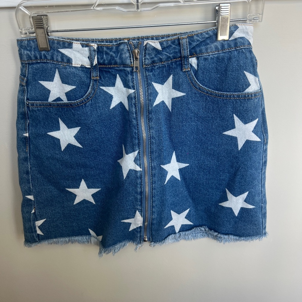 Star denim skirt!